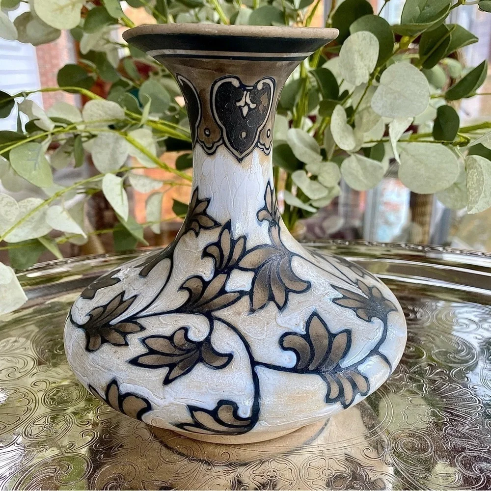 Vintage Cizhou Kiln Chinese Pottery Vase 6 1/2” Tall Floral Peony Sgraffito